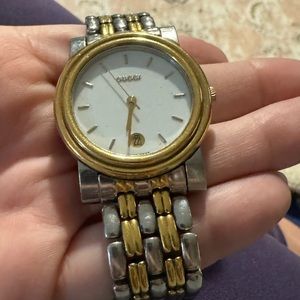 MENS GUCCI 4300M  TWO TONED WATCH.